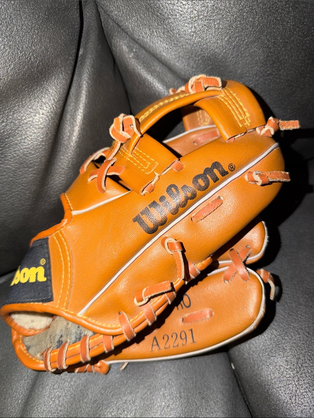 Wilson A2291 RH thrower Bright Orange Leather Baseball Glove